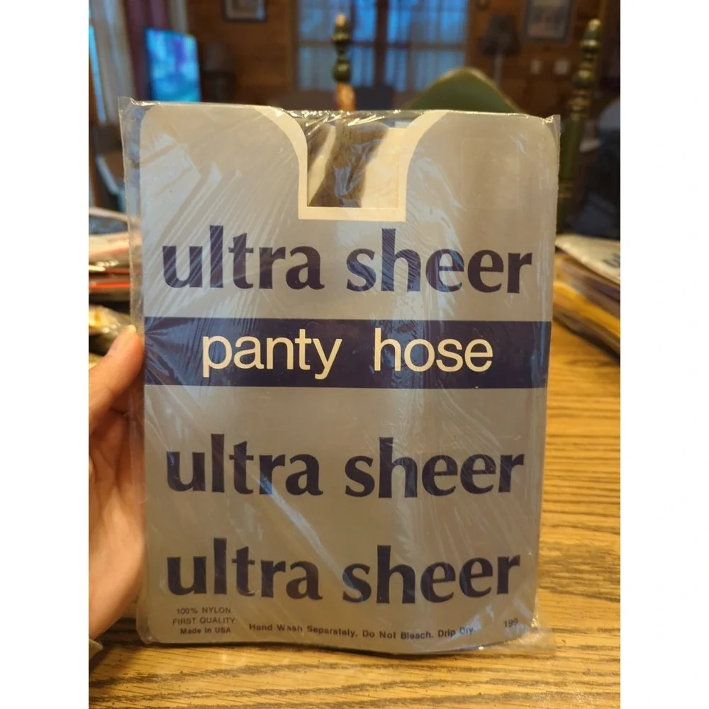 New Vintage Ultra Shear‎ Pantyhose Gray Fits 5 Ft To 5'8 And 100 To 160 Lb